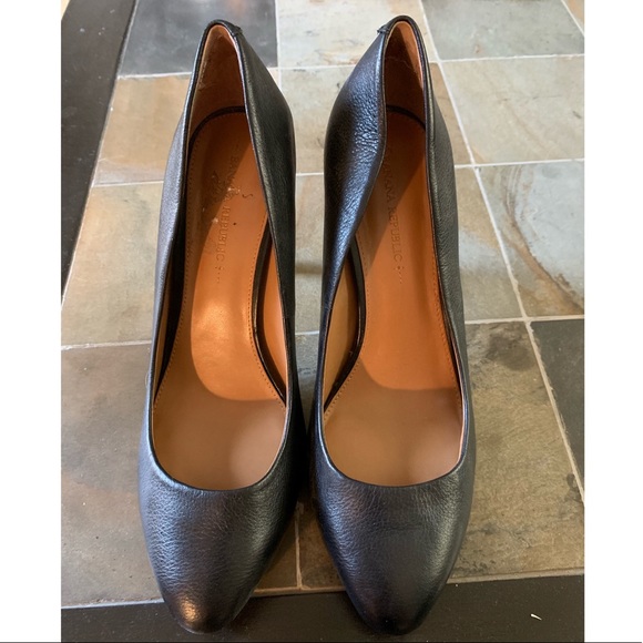 Banana Republic Shoes - BANANA REPUBLIC Black Leather Heels
